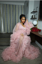 Load image into Gallery viewer, Tulle Robe With A Train