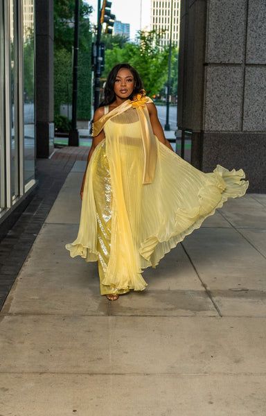 Golden Hour Glamour: The Flowing Yellow Gown That Owns the Spotlight