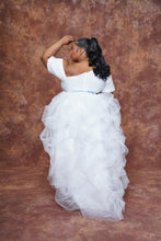 Load image into Gallery viewer, White Sequins Hi low Skirt Set
